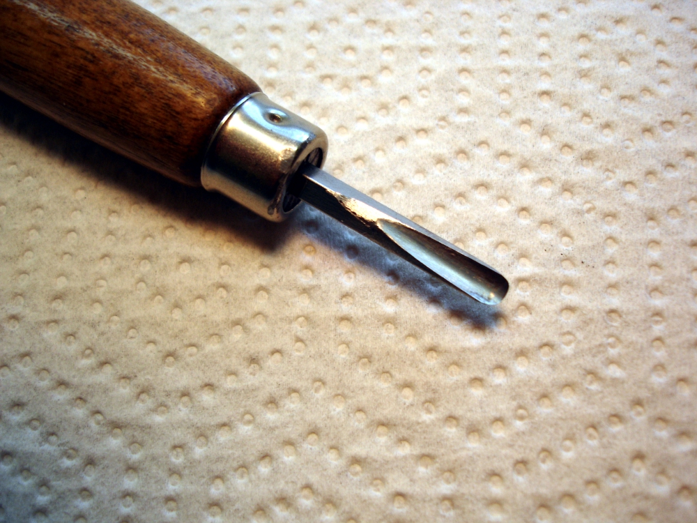 V tools for clearance wood carving