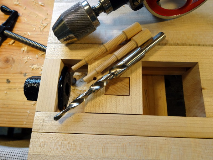 Miller dowels through the bridle joints make the vise strong enough. Nothing here was glued for now. It's the dry season and may need disassembly when the humid season arrives.