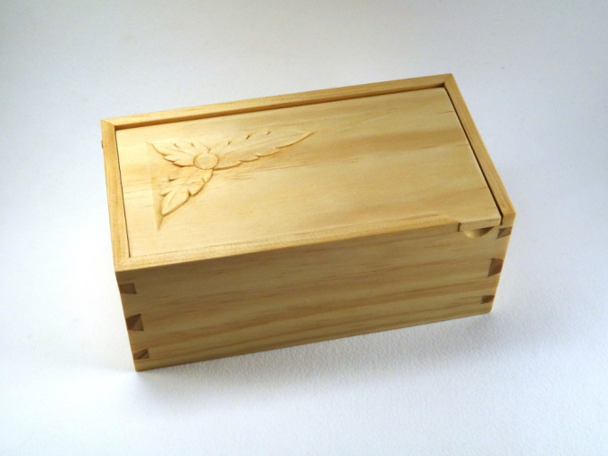 Card scraper box - body pieces are 1/4 inch thick Radiata pine - dividers are 1/8 inch thick cedar - bottom is 1/8 inch thick pine