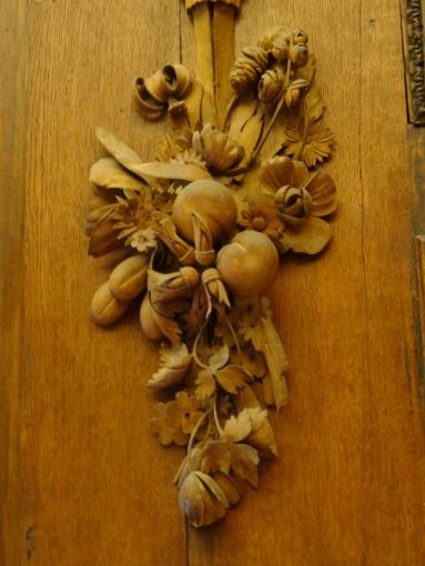 photo of a Grinling Giibbons woodcarving in the King's Withdrawing Room