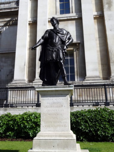 photo of bronze statue of King James II